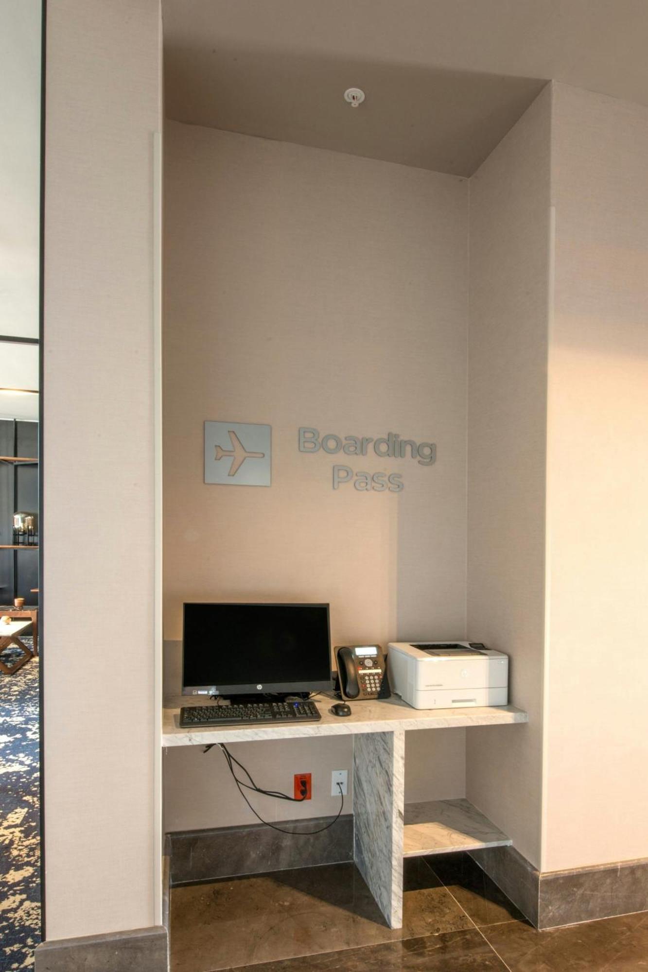 Courtyard By Marriott San Luis Potosi, Los Lagos Bagian luar foto