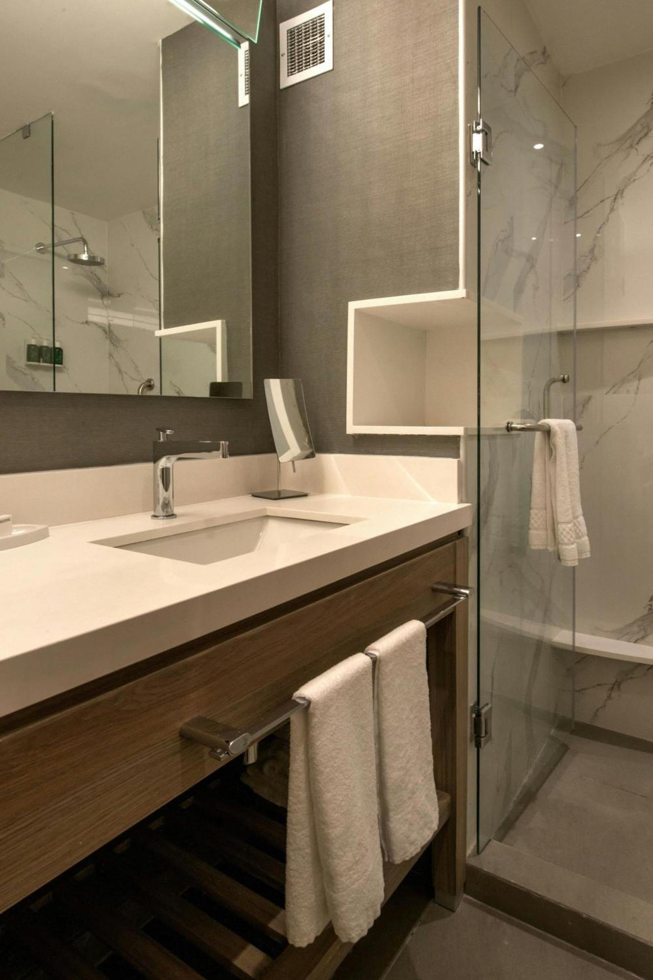 Courtyard By Marriott San Luis Potosi, Los Lagos Bagian luar foto