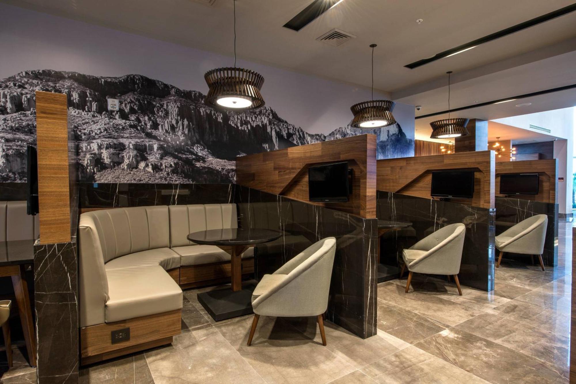Courtyard By Marriott San Luis Potosi, Los Lagos Bagian luar foto