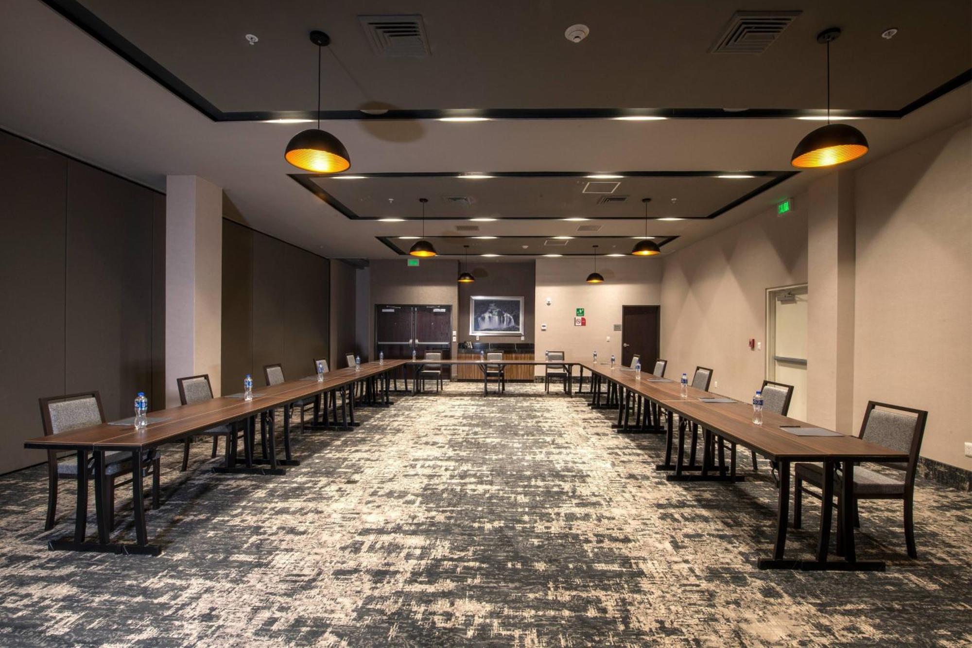 Courtyard By Marriott San Luis Potosi, Los Lagos Bagian luar foto