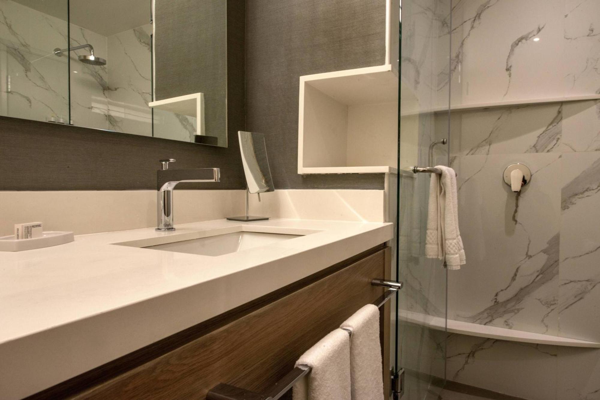 Courtyard By Marriott San Luis Potosi, Los Lagos Bagian luar foto