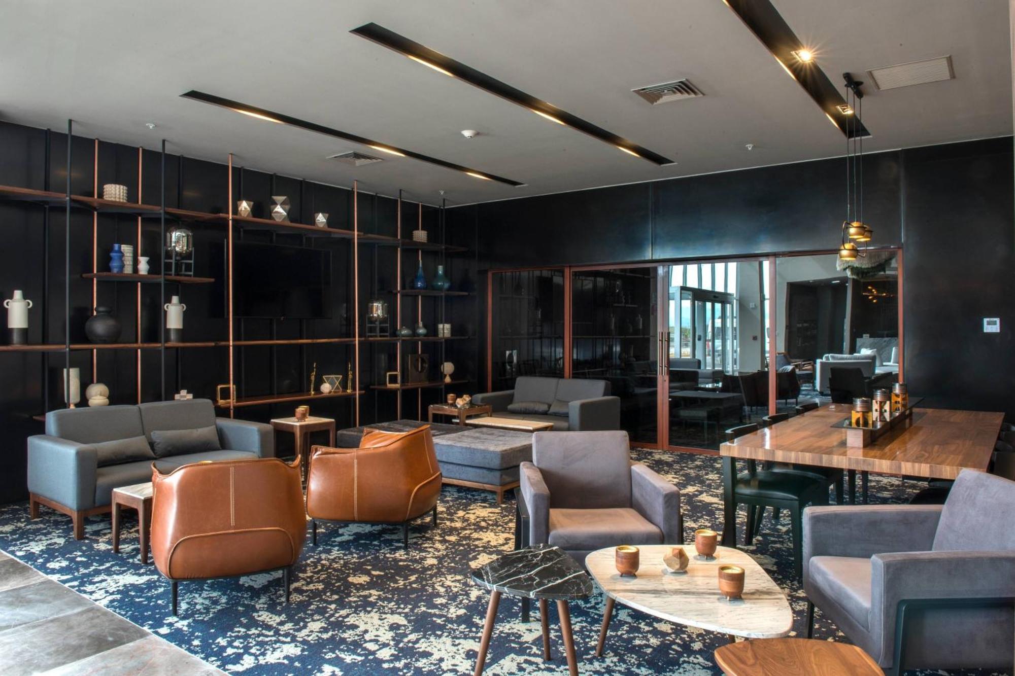 Courtyard By Marriott San Luis Potosi, Los Lagos Bagian luar foto