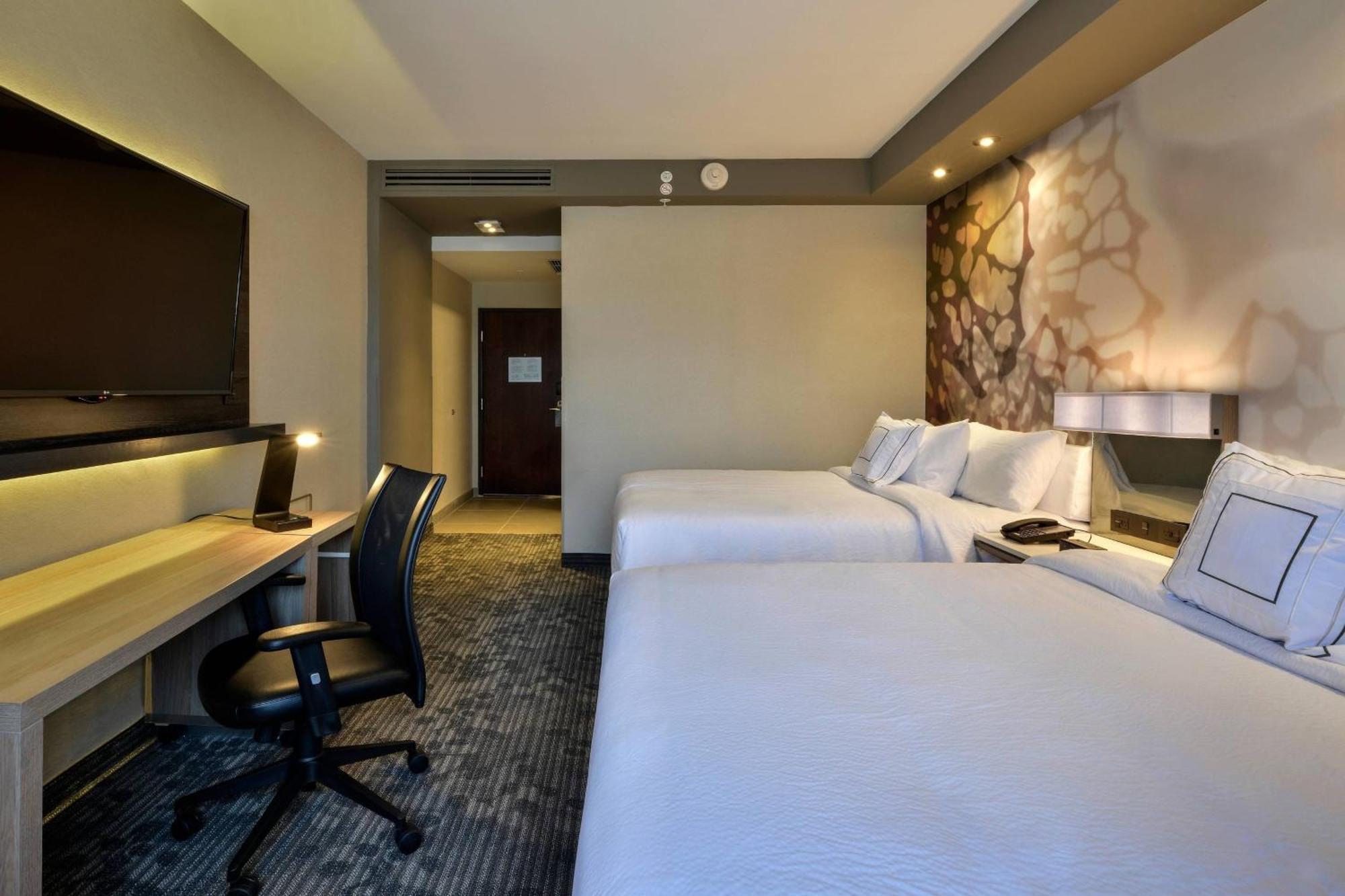 Courtyard By Marriott San Luis Potosi, Los Lagos Bagian luar foto